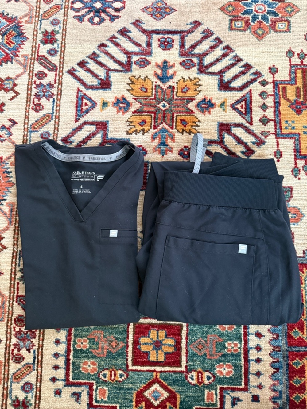 Fabletics Scrub Set - Picture 2 of 2